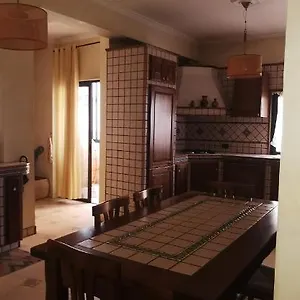 https://cozy-apartment-in-city-center.hotels-in-tirana.com